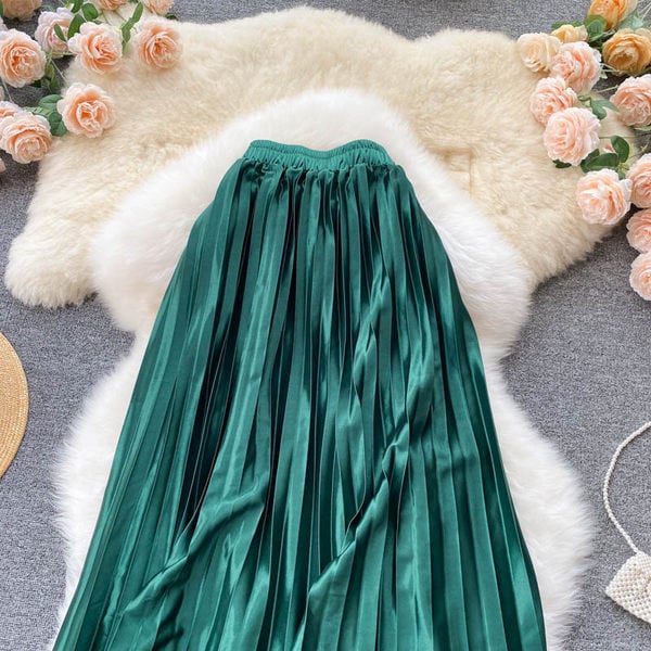 Hajtogatott női szoknya magas derékkal - zöld színben