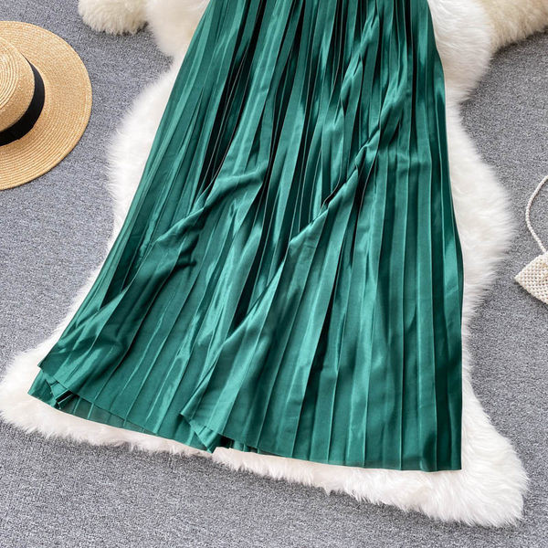 Hajtogatott női szoknya magas derékkal - zöld színben