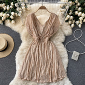 Moodne naiste kleit litrite ja spitsikaelusega