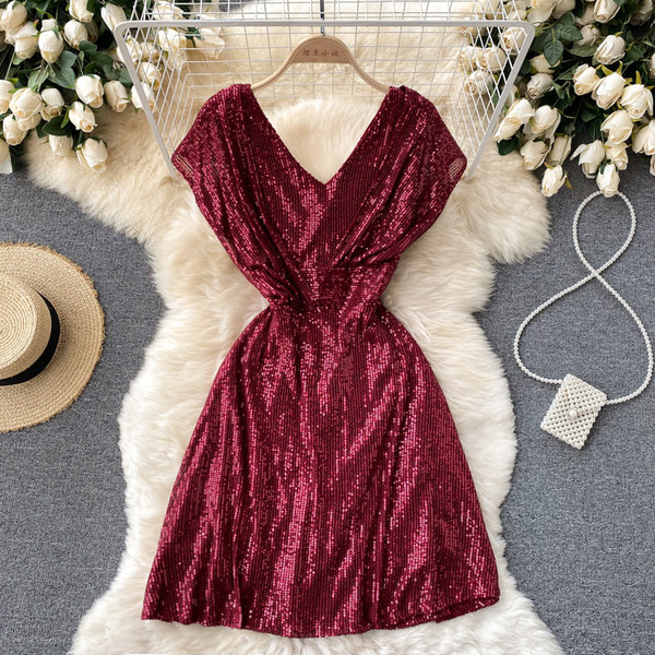 Moodne naiste kleit litrite ja spitsikaelusega