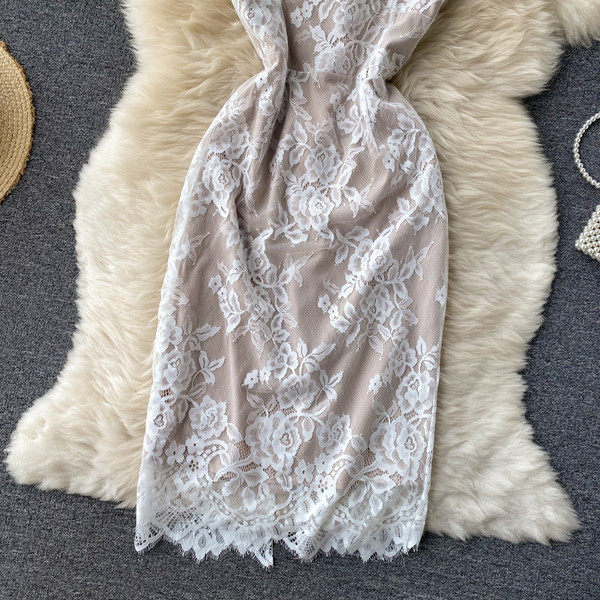 Naiste moodne pitsi ja peenikeste rihmadega kleit