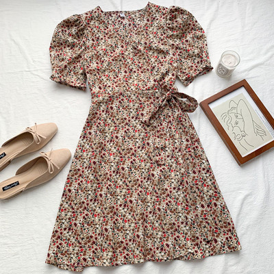 Νέο μοντέλο γυναικείο χρωματιστό φόρεμα με spitz λαιμόκοψη σε διάφορα χρώματα