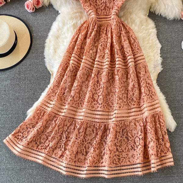 Modern csipkeruha rövid ujjal