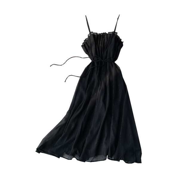 Ženska haljina na tanke naramenice i veze u crno-bijeloj boji