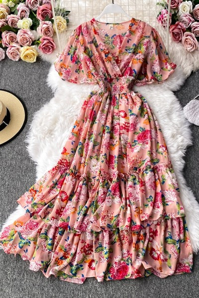 Дамска рокля с флорален десен и шпиц деколте в няколко цвята