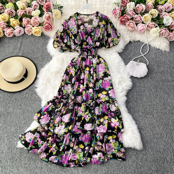 Дамска рокля с флорален десен и шпиц деколте в няколко цвята