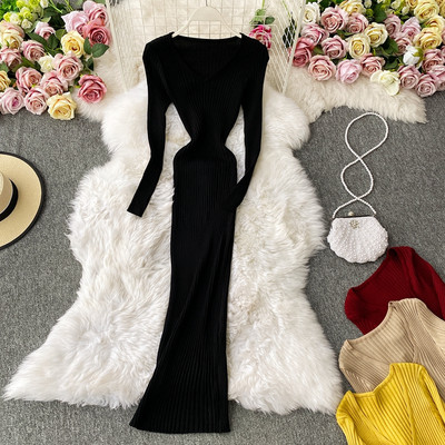 Női kordbársony ruha hosszú ujjal és kerek nyakkivágással