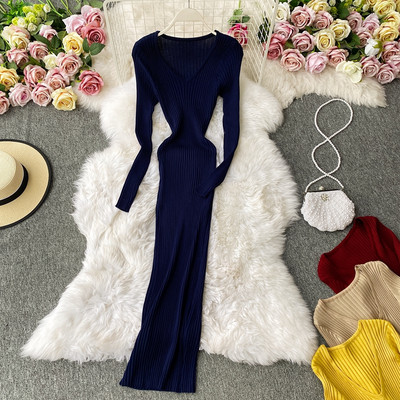 Női kordbársony ruha hosszú ujjal és kerek nyakkivágással