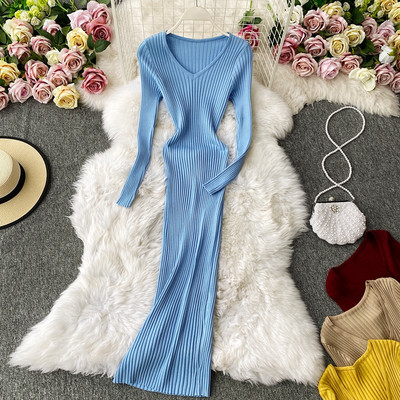 Női kordbársony ruha hosszú ujjal és kerek nyakkivágással