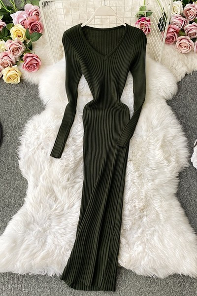 Női kordbársony ruha hosszú ujjal és kerek nyakkivágással