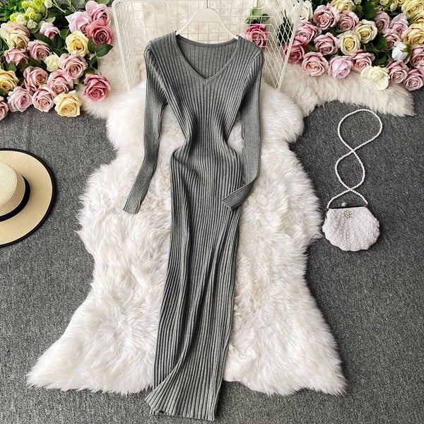 Női kordbársony ruha hosszú ujjal és kerek nyakkivágással