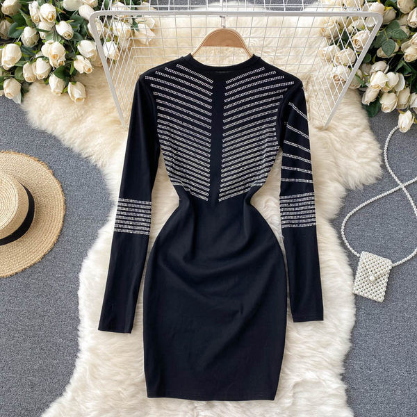 Alkalmi női ruha hosszú ujjal