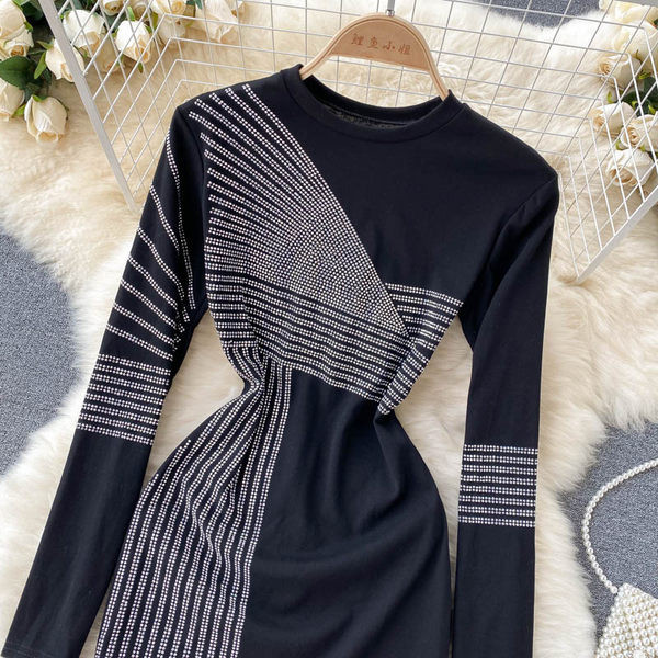 Alkalmi női ruha hosszú ujjal