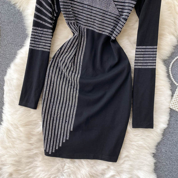 Alkalmi női ruha hosszú ujjal