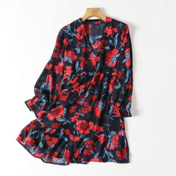 Kevad-sügis kleit spitsikaelusega