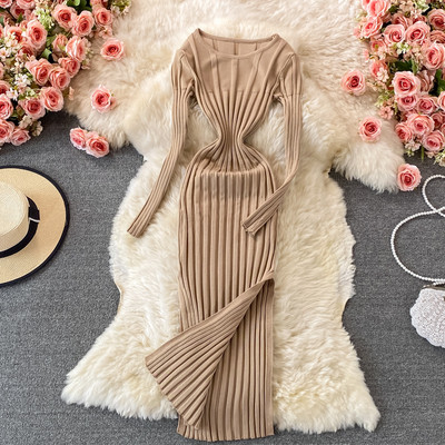 Pikk naiste kleit ümara kaelusega