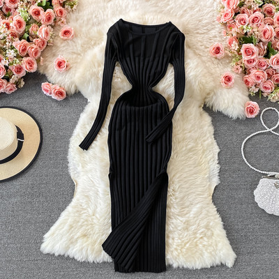 Pikk naiste kleit ümara kaelusega