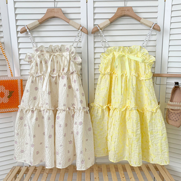 Uue mudeli naiste lõikega mitmes värvitoonis peenikeste rihmadega kleit