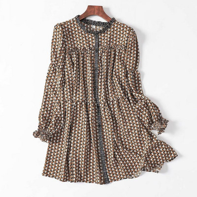 Κομμένο μοντέλο γυναικείο φόρεμα με κουμπιά