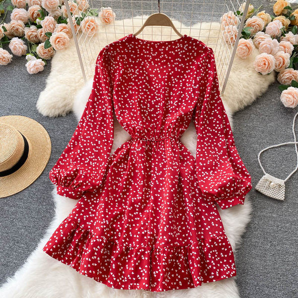 Lezser női ruha hosszú ujjal és spitz nyakkivágással