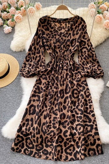 Γυναικείο casual φόρεμα με leopard print και λαιμόκοψη spitz