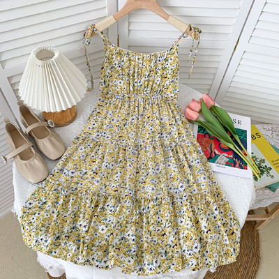 Moodne peenikeste rihmadega naiste suvekleit