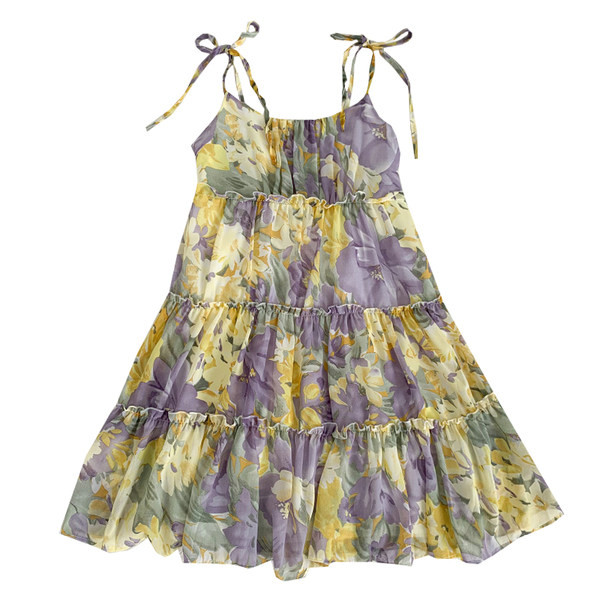 Moodne peenikeste rihmadega naiste suvekleit