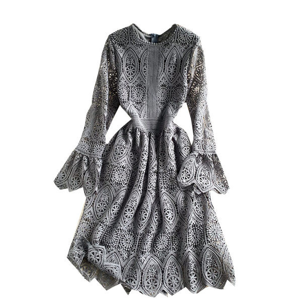 Naiste roosa pitskleit