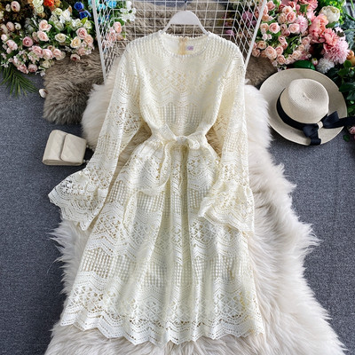 Νέο μοντέλο γυναικείο φόρεμα με ζώνη στη μέση και οβάλ λαιμόκοψη