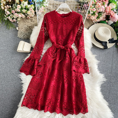 Νέο μοντέλο γυναικείο φόρεμα με ζώνη στη μέση και οβάλ λαιμόκοψη