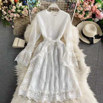 Νέο μοντέλο γυναικείο φόρεμα με ζώνη στη μέση και οβάλ λαιμόκοψη