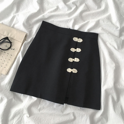 Moodne kõrge vöökoha ja nööpidega lühike seelik