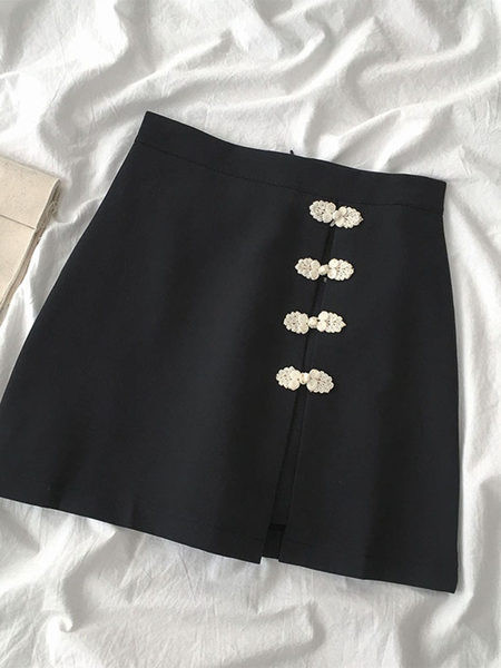 Moodne kõrge vöökoha ja nööpidega lühike seelik