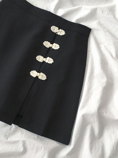 Moodne kõrge vöökoha ja nööpidega lühike seelik