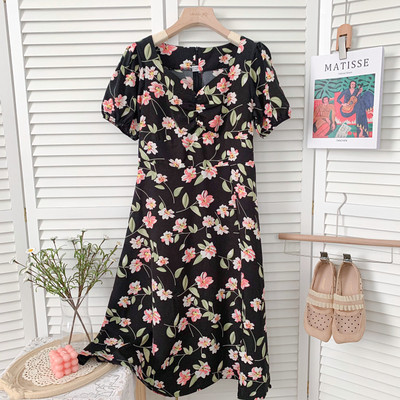 Moodne lillemustri ja spitsikaelusega naiste kleit – mitut värvi