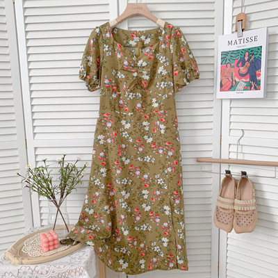 Moodne lillemustri ja spitsikaelusega naiste kleit – mitut värvi