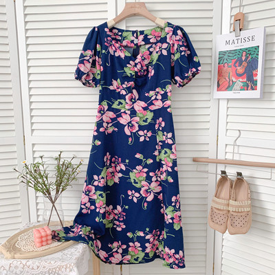 Moodne lillemustri ja spitsikaelusega naiste kleit – mitut värvi