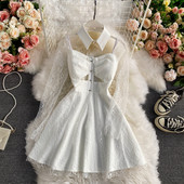 Naiste moodne pitsvarrukate ja klassikalise kraega kleit