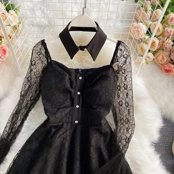 Naiste moodne pitsvarrukate ja klassikalise kraega kleit