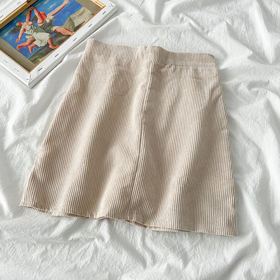 Κοντή γυναικεία φούστα - κλασικό μοντέλο με ψηλή μέση