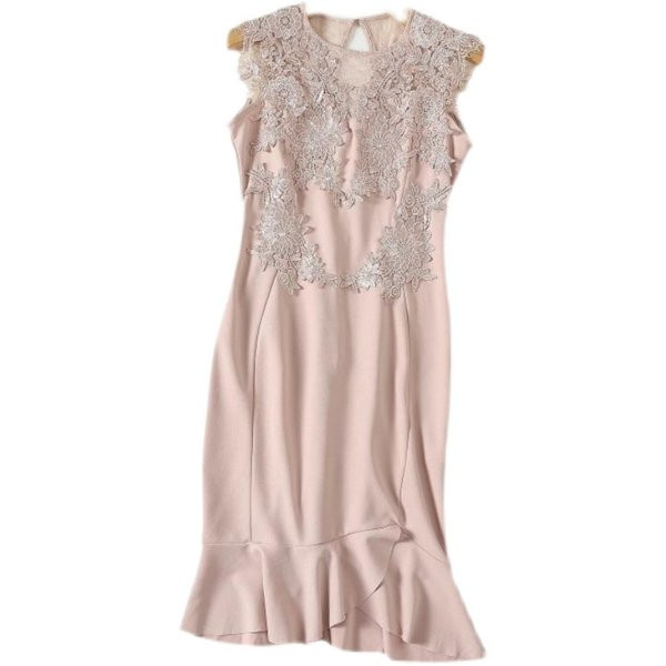 Κομψό γυναικείο φόρεμα με μοντέλο με δαντέλα