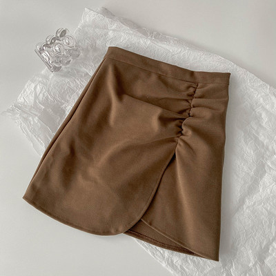 Rövid női szoknya magas derékkal, retro stílusban