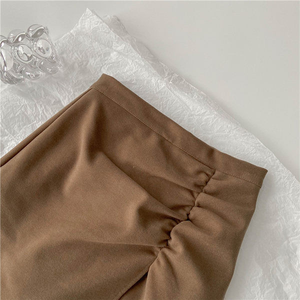 Rövid női szoknya magas derékkal, retro stílusban