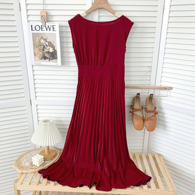 Μοντέρνο γυναικείο φόρεμα με στρογγυλή λαιμόκοψη - καθαρό μοντέλο