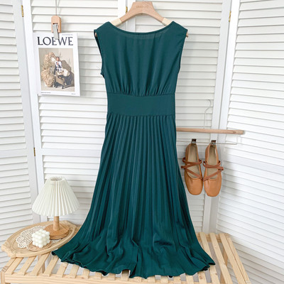 Μοντέρνο γυναικείο φόρεμα με στρογγυλή λαιμόκοψη - καθαρό μοντέλο