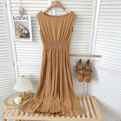 Μοντέρνο γυναικείο φόρεμα με στρογγυλή λαιμόκοψη - καθαρό μοντέλο