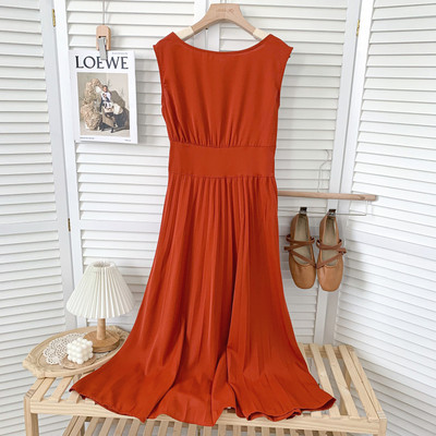 Μοντέρνο γυναικείο φόρεμα με στρογγυλή λαιμόκοψη - καθαρό μοντέλο