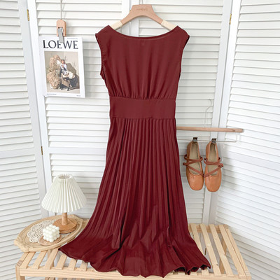 Μοντέρνο γυναικείο φόρεμα με στρογγυλή λαιμόκοψη - καθαρό μοντέλο