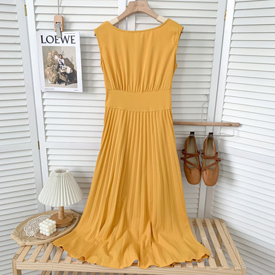 Μοντέρνο γυναικείο φόρεμα με στρογγυλή λαιμόκοψη - καθαρό μοντέλο