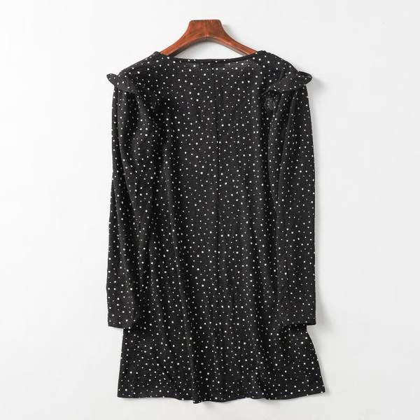 Φθινοπωρινό φόρεμα με spitz λαιμόκοψη και μακριά μανίκια